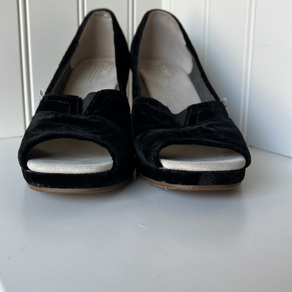 Toms Black Velvet Peep Toe Wedge Heels Slip On Sandals Size 9.5 - Picture 6 of 11